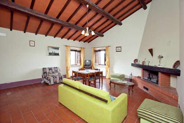 Ruim appartement in bosrijke heuvels bij Pienza met zwembad en privétuin - thumbnail 3