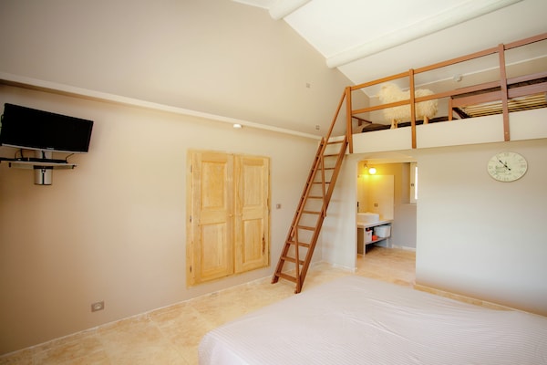 Ruime villa La Colline de Rêve in Apt voor 15 personen - thumbnail 6