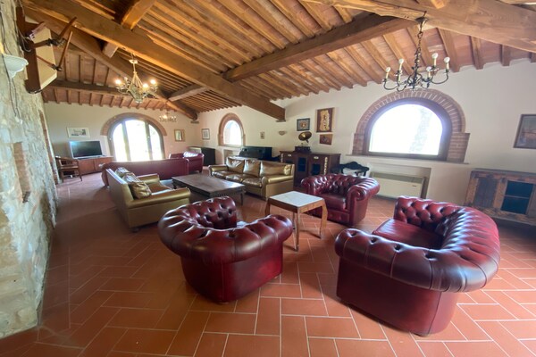 Groots Toscaans vakantiehuis voor 18 personen met privézwembad bij Chianni - thumbnail 2