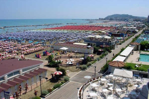 Aan het strand: Ruim appartement in Cattolica voor 6 personen - thumbnail 6