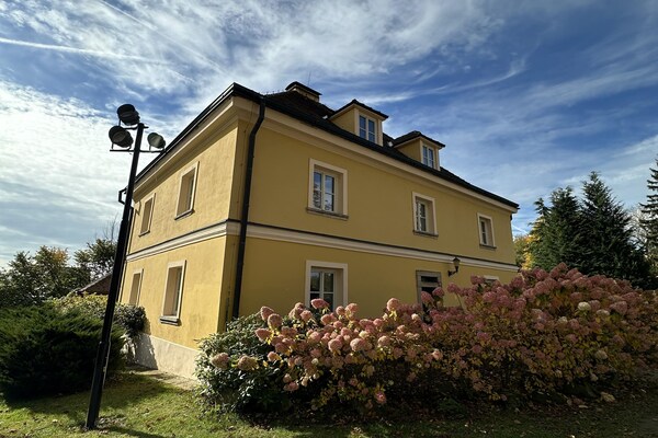 Ruim vakantiehuis voor 9 personen in de bossen van Milíre, vlakbij het Boheemse Woud - thumbnail 5