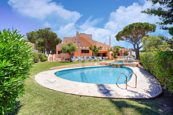 Imposante villa met 3 zwembaden nabij de jachthaven van Vilamoura - thumbnail 1