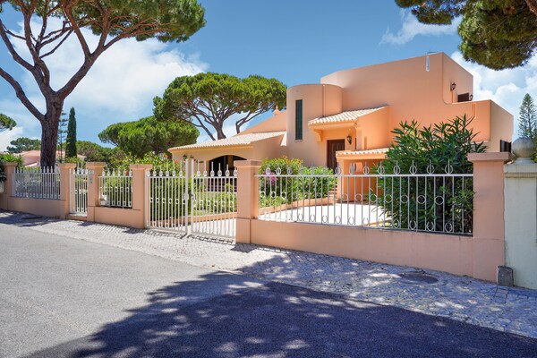 Imposante villa met 3 zwembaden nabij de jachthaven van Vilamoura - thumbnail 3