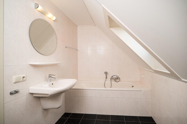 Venwoning aan het water: natuurlijk genieten voor 6 personen in Heel - thumbnail 6