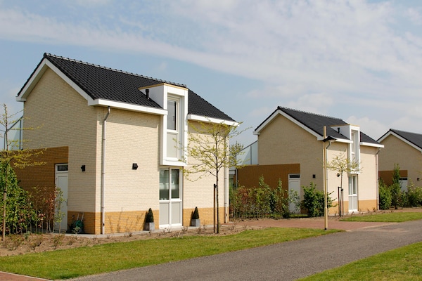 VIP Waterzicht Villa: luxe vakantiehuis direct aan de Boschmolenplas - thumbnail 1