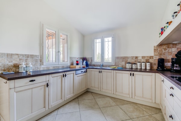 Architectenvilla voor 14 personen met privézwembad en uitzicht op het Massif des Maures - thumbnail 4