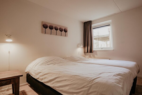 Sfeervol waterappartement met privéterras aan Uitgeestermeer - thumbnail 5