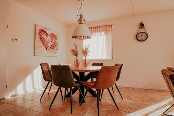 Sfeervol waterappartement met privéterras aan Uitgeestermeer - thumbnail 3