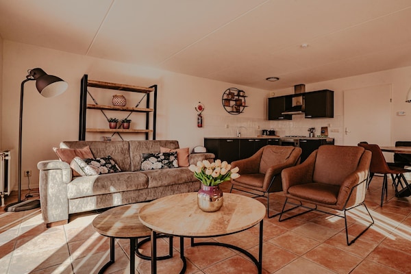 Sfeervol waterappartement met privéterras aan Uitgeestermeer - thumbnail 2