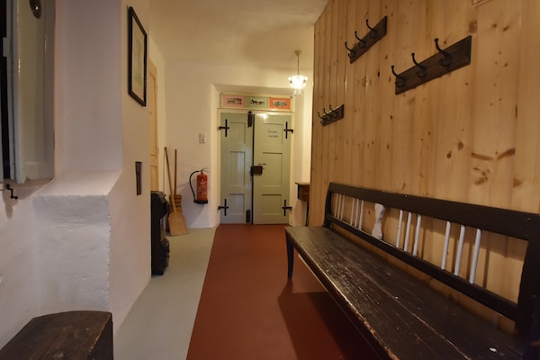 Chalet Nisou 2: Ruim familie-appartement in de bossen bij Zlatá Olešnice - thumbnail 3