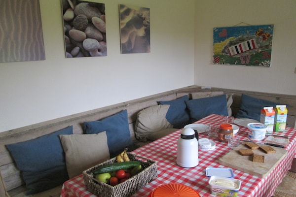 Ruim vakantiehuis met grote tuin, 5 km van zee in Saint-Pierre-le-Vieux - thumbnail 2