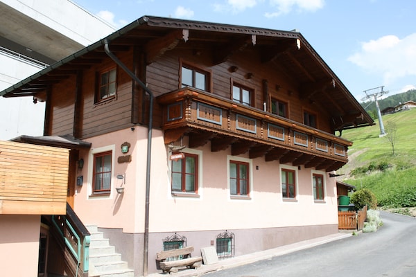 Centraal gelegen chalet in Dienten aan de piste voor 12 personen - thumbnail 2