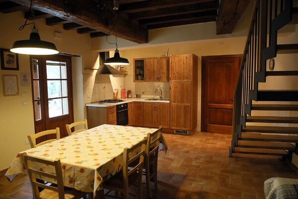Rustiek vakantiehuis voor 5 in de heuvels bij Castellarano met 3 badkamers - thumbnail 4