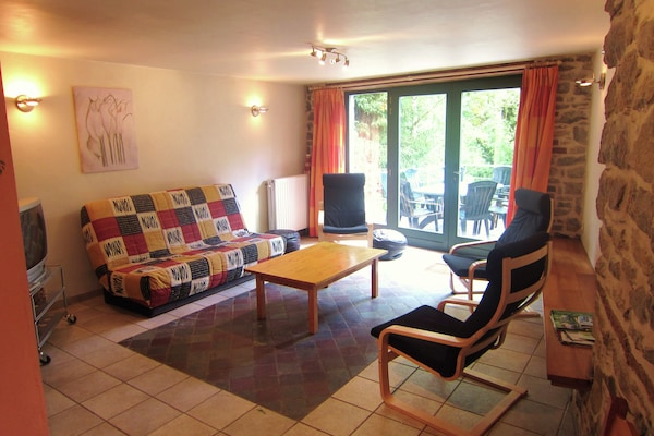 Op 1 km van het centrum: 13-persoons vakantiehuis in Treignes - thumbnail 3