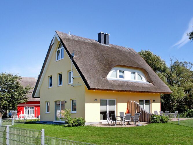 Reetdachhaus Lotte mit Sauna und Kaminofen am Yach Ferienhaus an der Ostsee