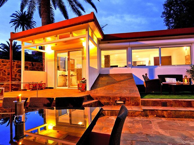 Villa mit Pool und schöner Architektur Ferienhaus  Kanaren