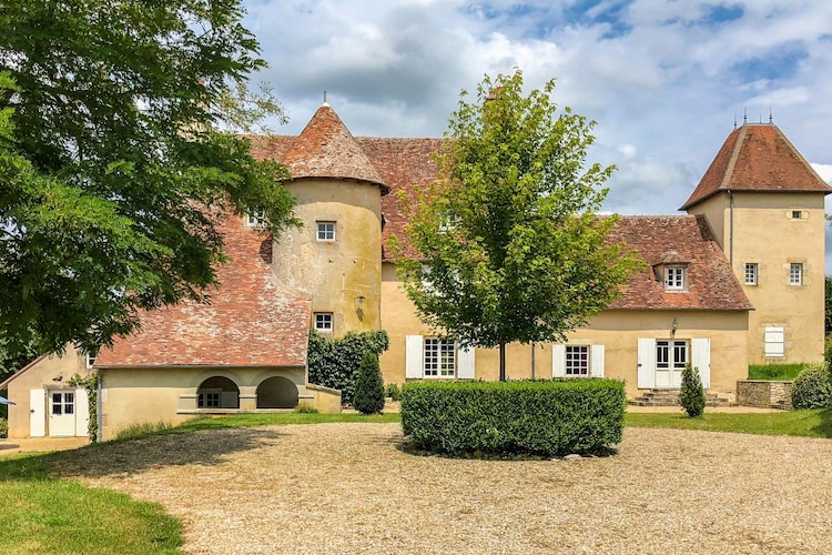 Vakantiehuizen Frankrijk | Auvergne | Kasteel te huur in Le-Veurdre    8 personen