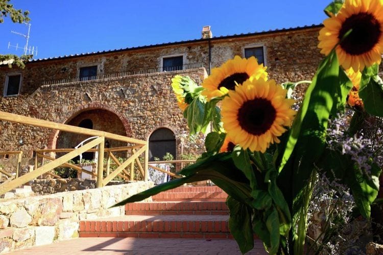 Denkmalgeschütztes Ferienhaus in Suvereto mit Swimmingpool