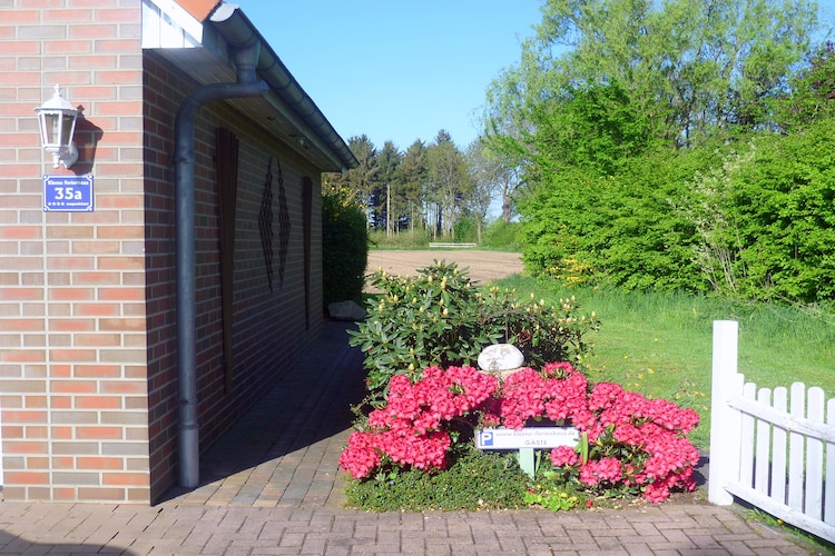 Modern Apartment in het Weserbergland met eigen ingang en tuin