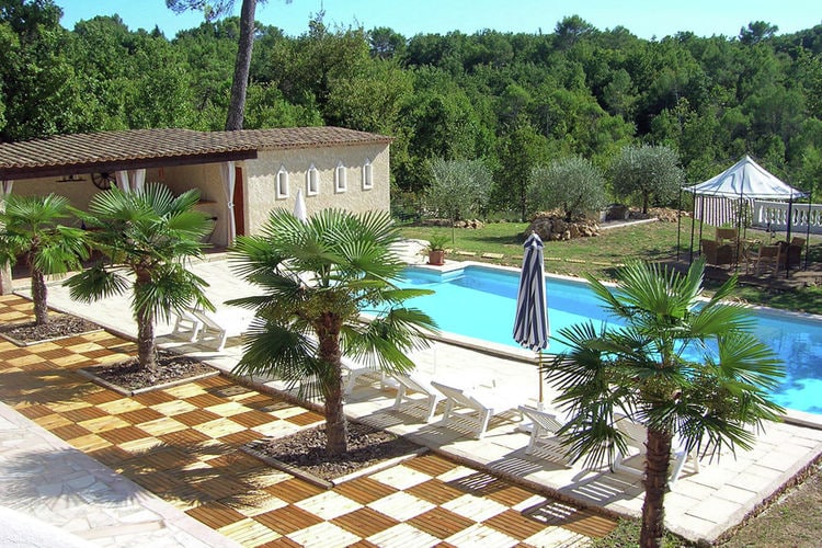 Traumhafte Villa in Saint-Paul-en-Forêt mit Pool