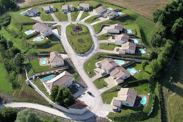 Luxe villa met overdekt terras in het landelijke Chalais