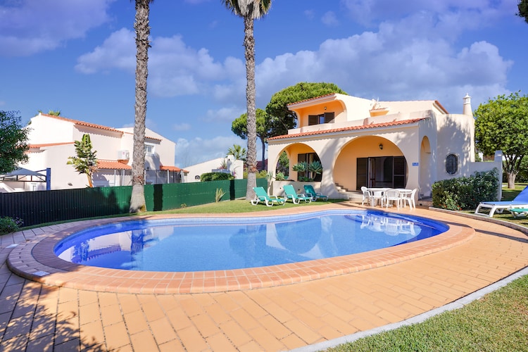 Villa met Zwembad te huur
