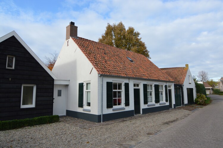Stijlvol en vrijstaand huis met moderne keuken en grote tuin bij de Biesbosch