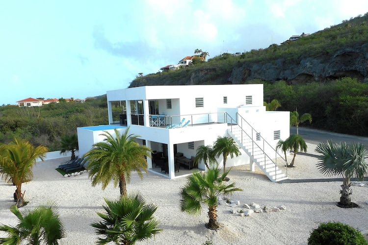 Modern Coral Estate