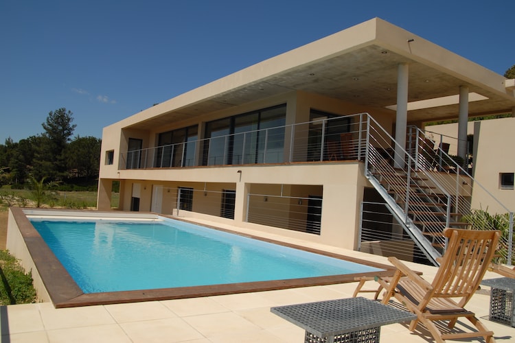 Villa met Zwembad te huur