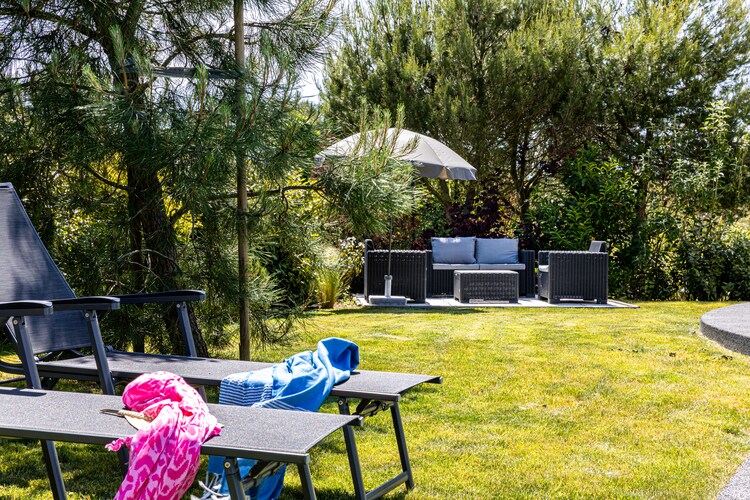 Luxe sfeervol ingerichte villa met afwasmachine, zee op 800m