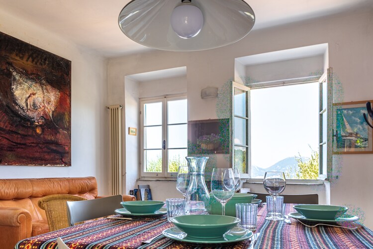 Comfortabel vakantiehuis in Pugliola met zeezicht