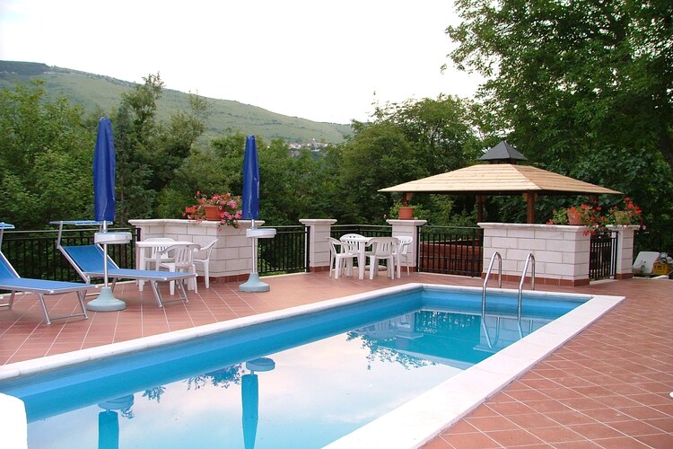 Vakantiehuizen Italie | Abruzzo | Kasteel te huur in Rosello met zwembad  met wifi 6 personen