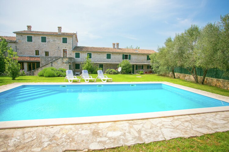 Abortolami With Pool And Garden