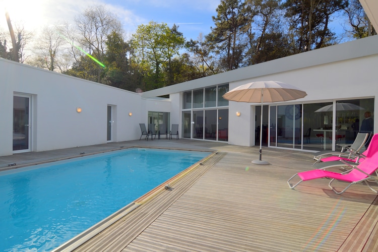 Villa met Zwembad te huur