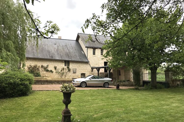 Voormalig tolhuis met grote tuin en prive zwembad, in wijn gebied 4km van Chinon