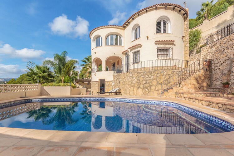 Prachtige villa in Nayes-stijl met fenomenaal uitzicht in Moraira