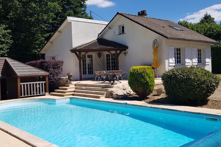 Geweldig vakantiehuis met privézwembad en terrassen bij Dun-les-Places