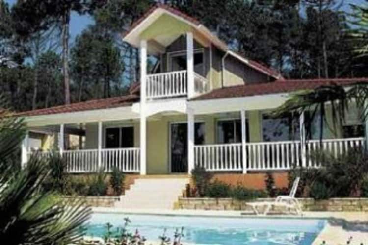 Beautiful villa with a private pool near the Aquitaine coast