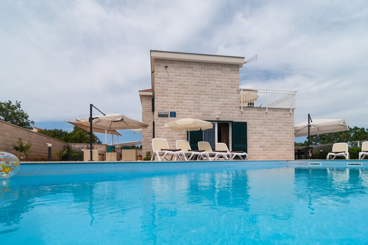 Prachtige comfortabele villa op het eiland Brac