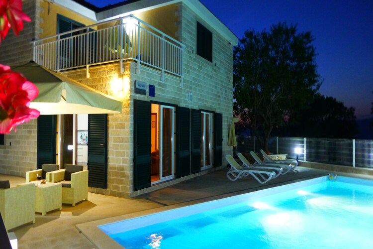Prachtige comfortabele villa op het eiland Brac