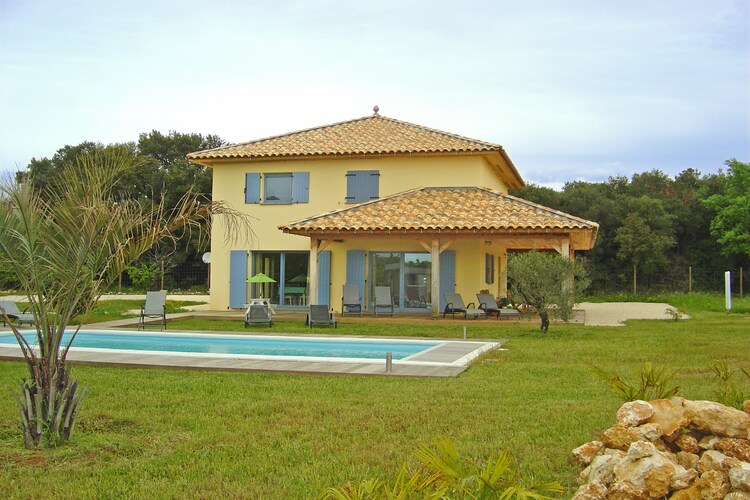 Prachtig vakantiehuis in Ornac met een zwembad
