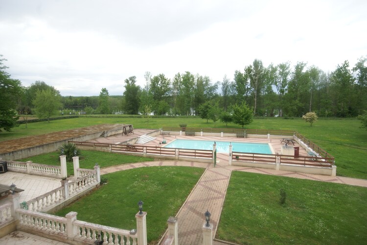 Chateau de Lastours - appartement Glycine