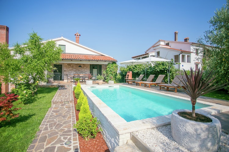 Comfortable villa Marinela  with pool and fenced garden