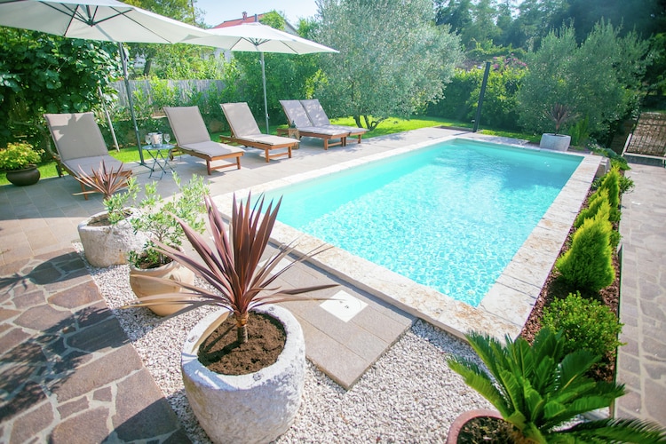 Comfortable villa Marinela  with pool and fenced garden