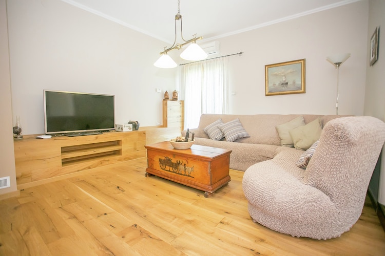 Comfortable villa Marinela  with pool and fenced garden