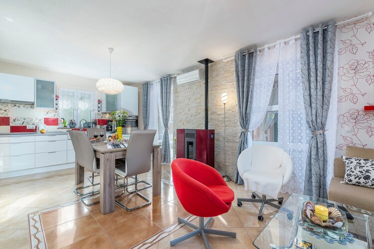 Villa Mariyes with Private Pool and Garden located in Gedici