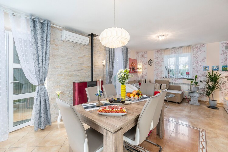 Villa Mariyes with Private Pool and Garden located in Gedici