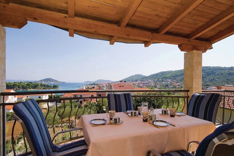Holiday House Klarin with Sea View