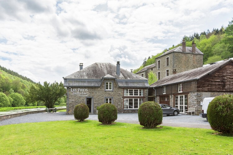 Les Pieds Dans L'Eau