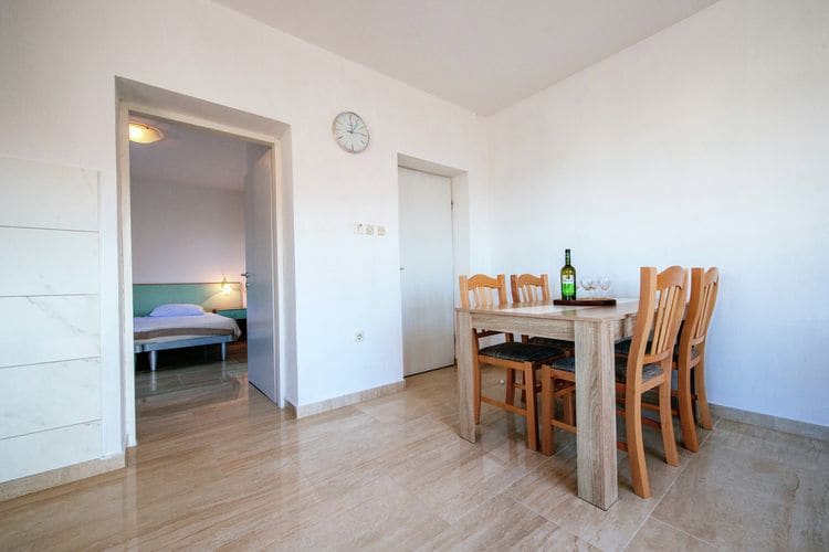 Modern appartement op Kroatisch eiland Pasman met terras
